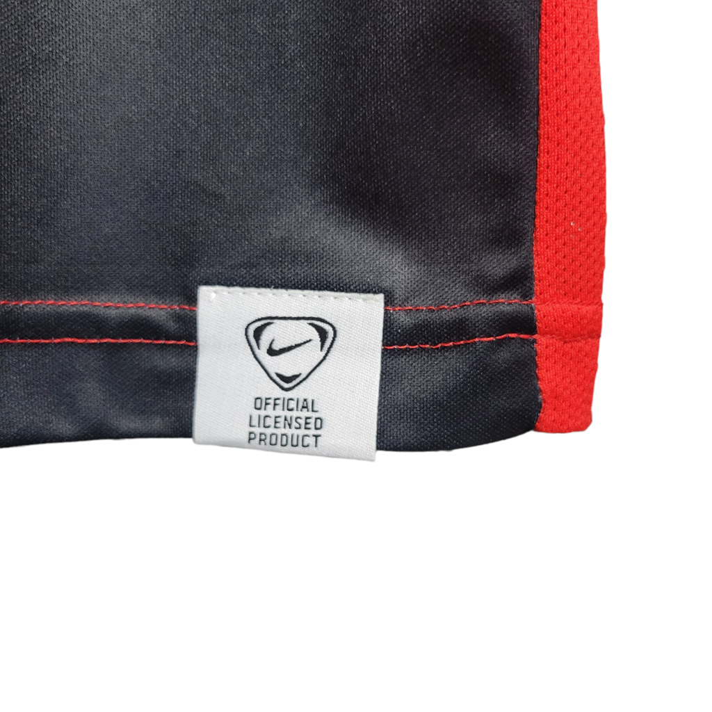 Camisa Flamengo I 2007/2008 - Retrô Nike - Vermelha e preta com detalhes em dourado no escudo