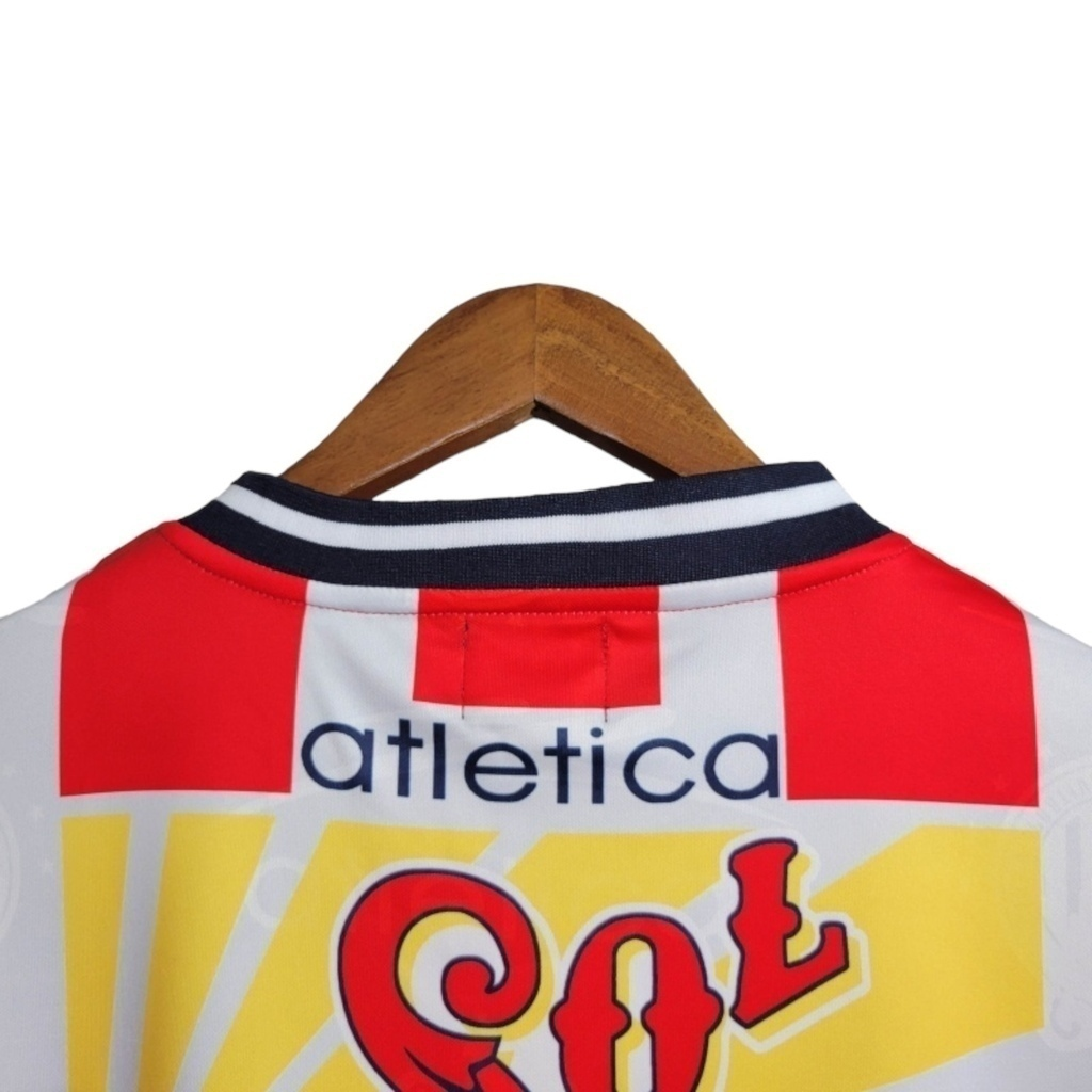 Camisa Chivas Guadalajara I 1994/1995 - Retrô Atlética - Branca com detalhes em vermelho e azul com todos os patrocínios