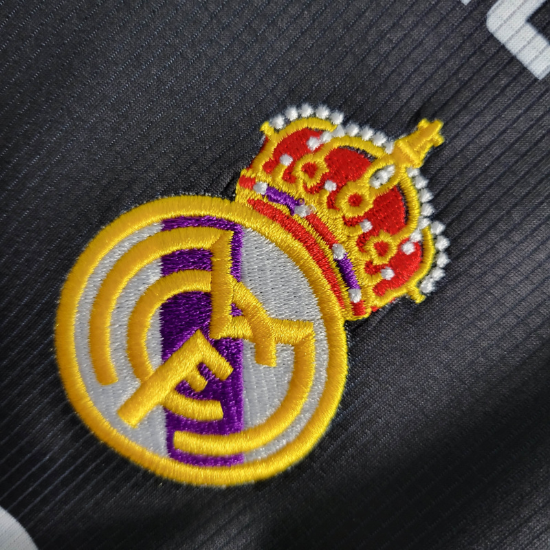 Camisa Real Madrid II 1997/1998 - Retrô Kelme - Branca com detalhes em preto e roxo
