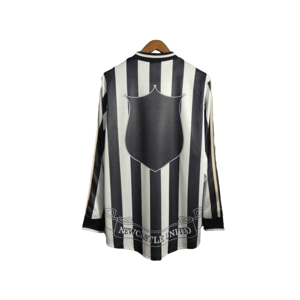 Camisa Newcastle 1995/1997 Manga Longa - Retrô Adidas - Preta com listras pretas e detalhes em amarelo