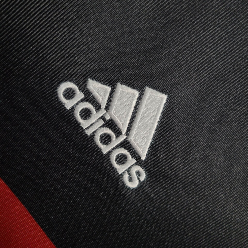 Camisa AC Milan III 1998/1999 - Retrô Adidas - Preta com detalhes em vermelho