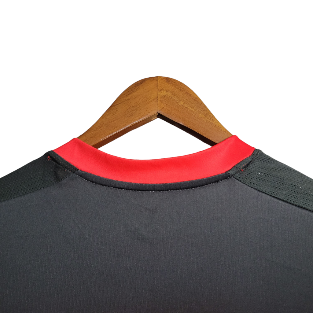 Camisa Flamengo I 2000 - Retrô Nike - Vermelha com detalhes em preto e patrocinios em branco