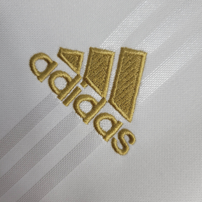 Camisa Real Madrid Treino 2019/2020 Manga Longa - Retrô Adidas - Branca com detalhes em azul e dourado