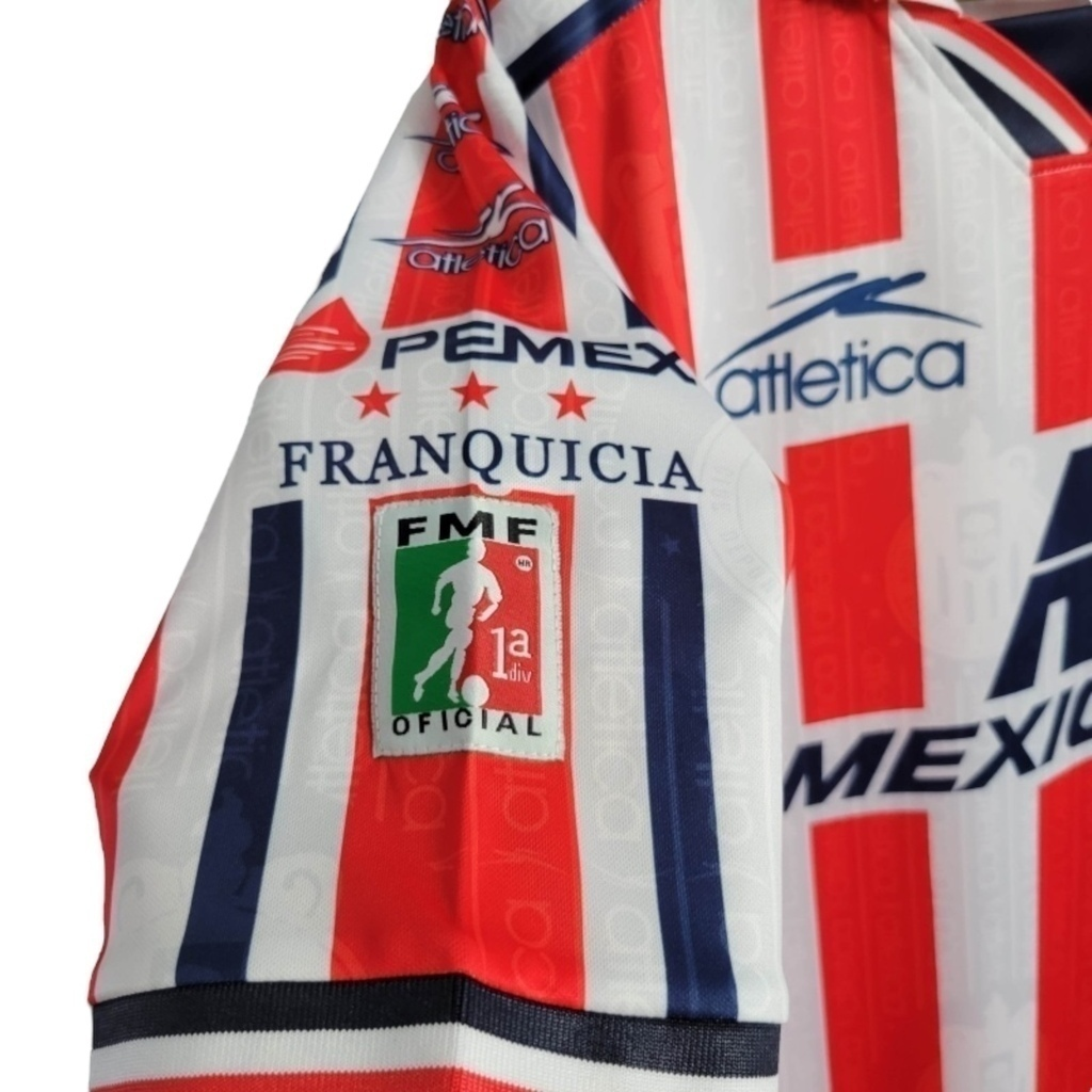 Camisa Chivas Guadalajara I 2006/2007 - Retrô Atlética - Branca com detalhes em vermelho e azul com todos os patrocínios