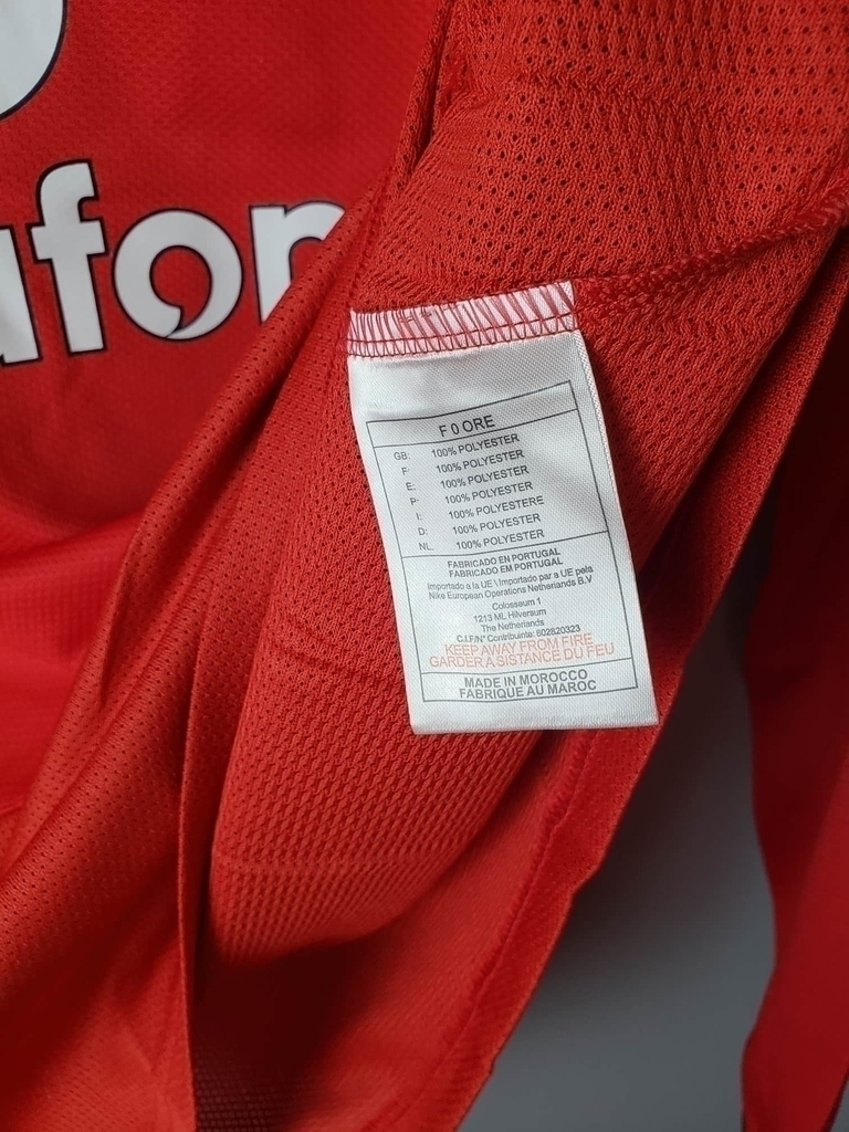 Camisa Manchester United I 2005 - Retrô Nike - Vermelha com detalhes em preto e branco