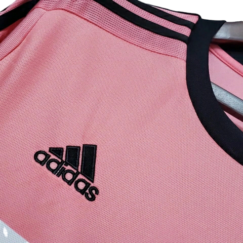 Camisa Juventus 2015/2016 - Retrô Adidas - Rosa com detalhes em preto