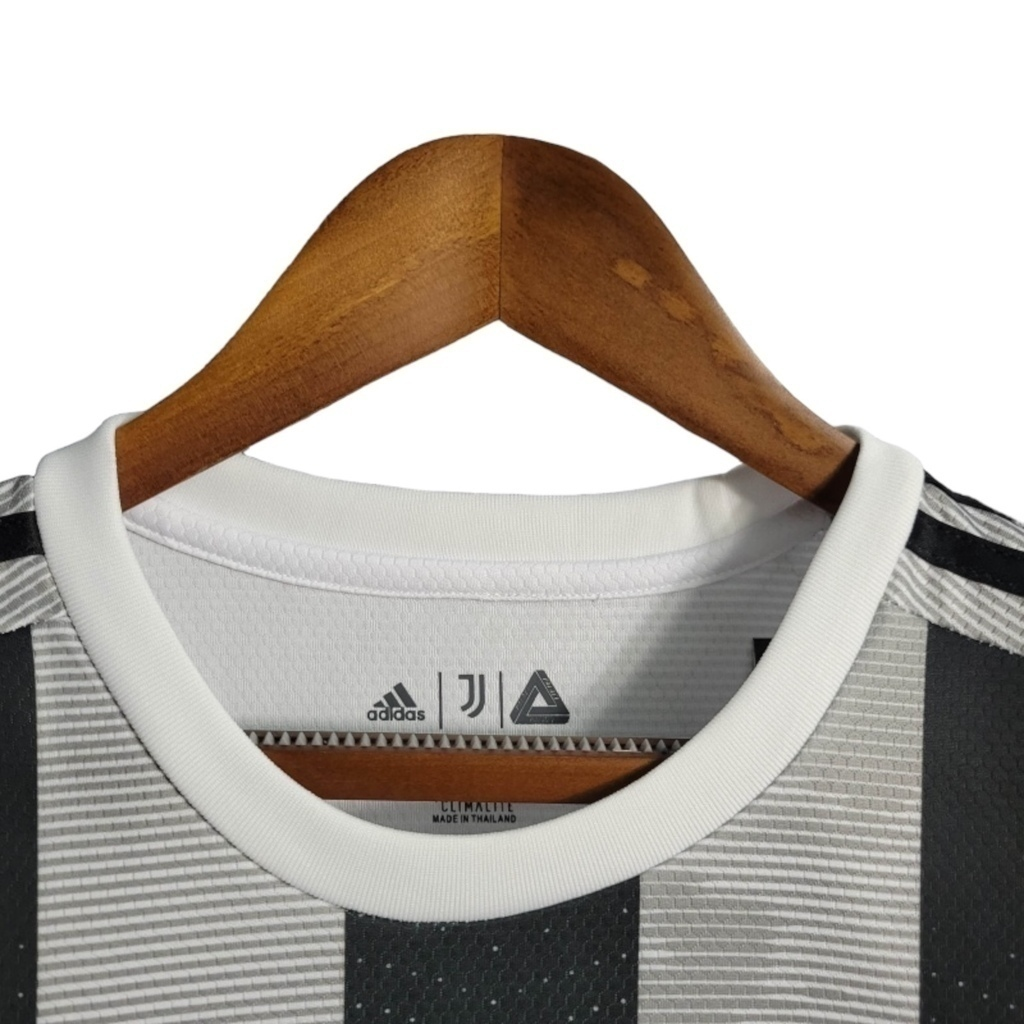 Camisa Juventus Edição Especial 2019/2020 - Retrô Adidas - Branca com detalhes em preto e verde e laranja