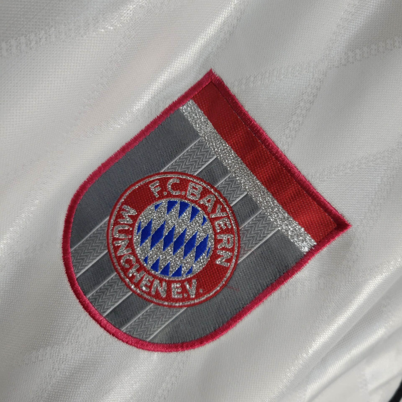 Camisa Bayern Munich 1996/1998 - Retrô Adidas - Branca com detalhes em azul e vermelho e preto