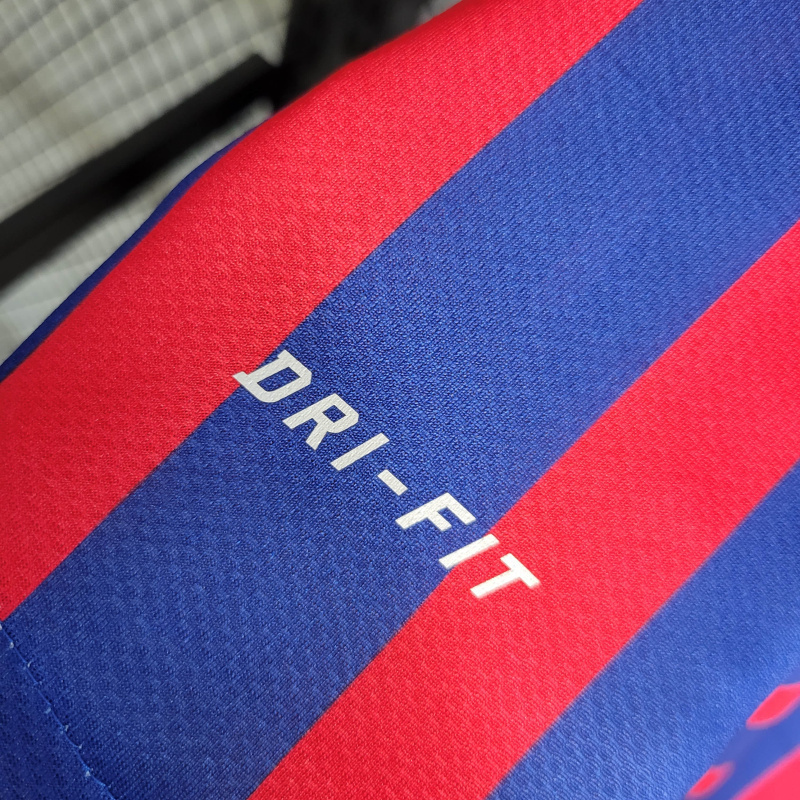 Camisa Barcelona I 2011/2012 Manga Longa - Retrô Nike - Vermelha com detalhes em azul