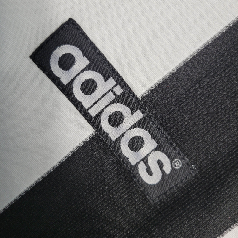 Camisa Newcastle 1997/1999 I Manga Longa - Retrô Adidas - Branca com listras pretas e detalhes em azul