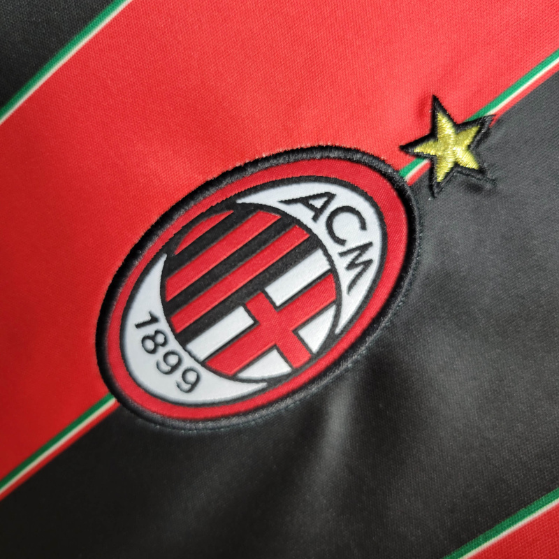 Camisa AC Milan I 2012/2013 - Retrô Adidas - Vermelha e preta com detalhes em branco e verde