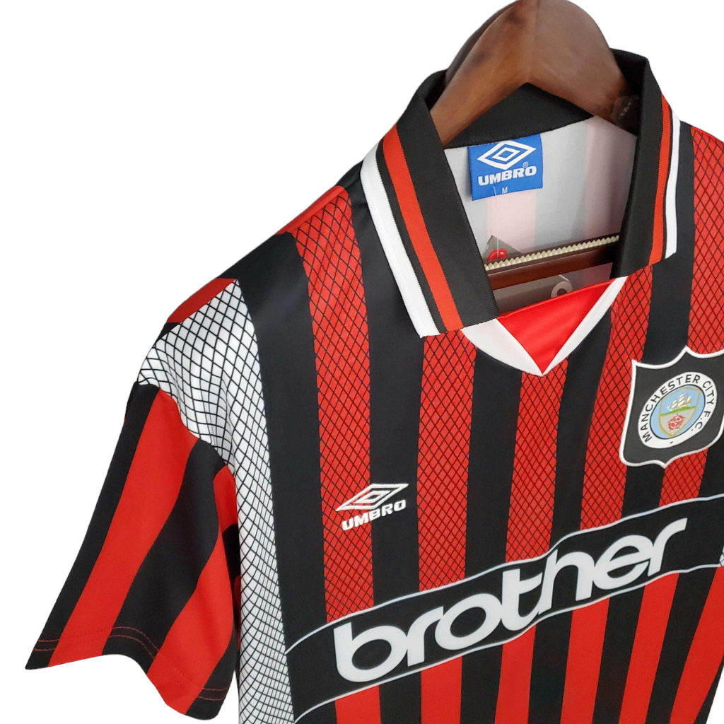 Camisa Manchester City 1994/1996 - Retrô Umbro - Vermelha e Preta