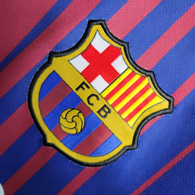 Camisa Barcelona I 2017/2018 - Retrô Nike - Azul com detalhes em vermelho e amarelo