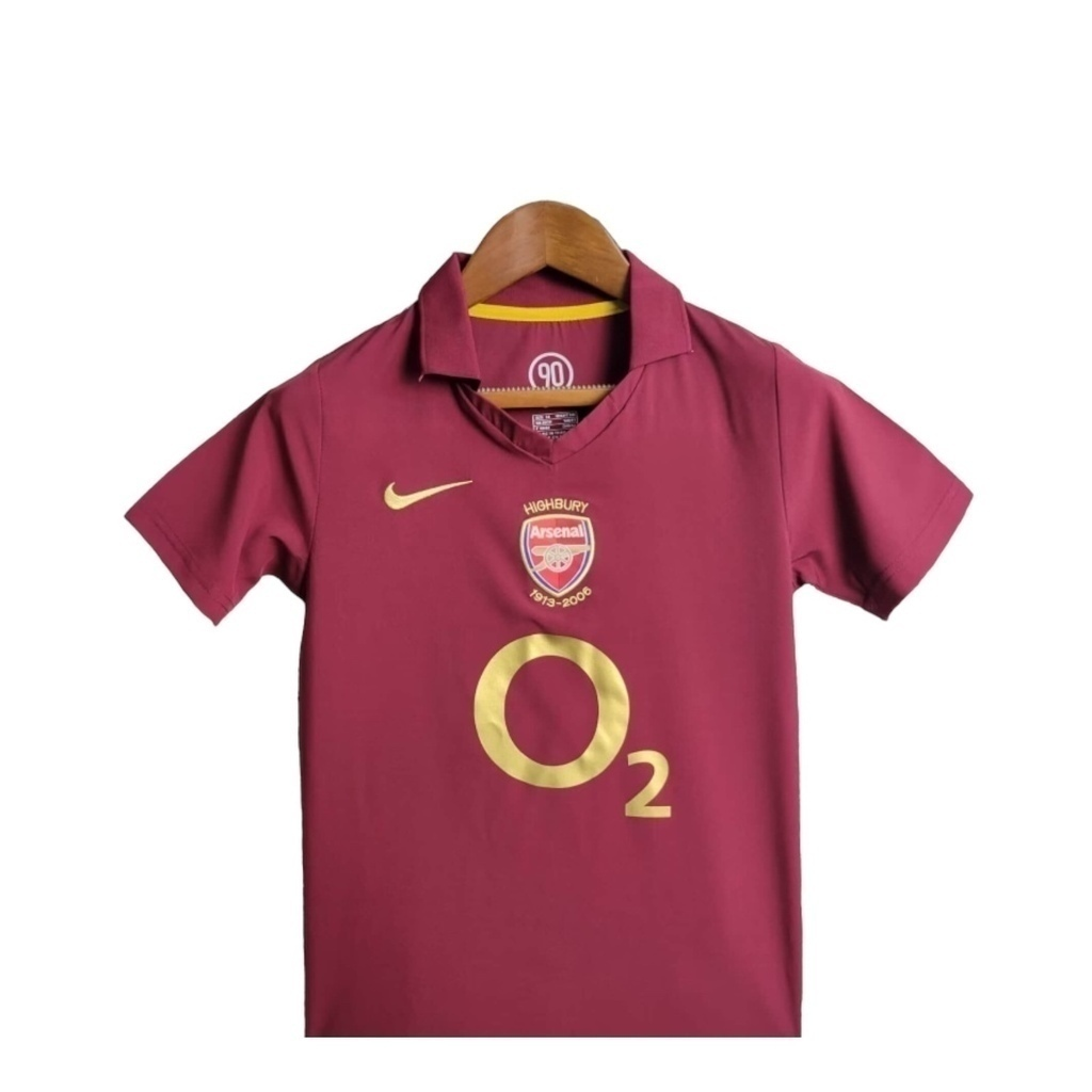 Conjunto Infantil Arsenal I 2005/2006 - Retrô Nike - Vinho com detalhes em amarelo