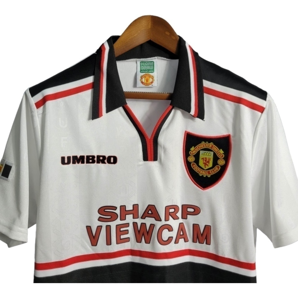 Camisa Manchester United 1998/1999 - Retrô Umbro - Branca com detalhes em preto e vermelho