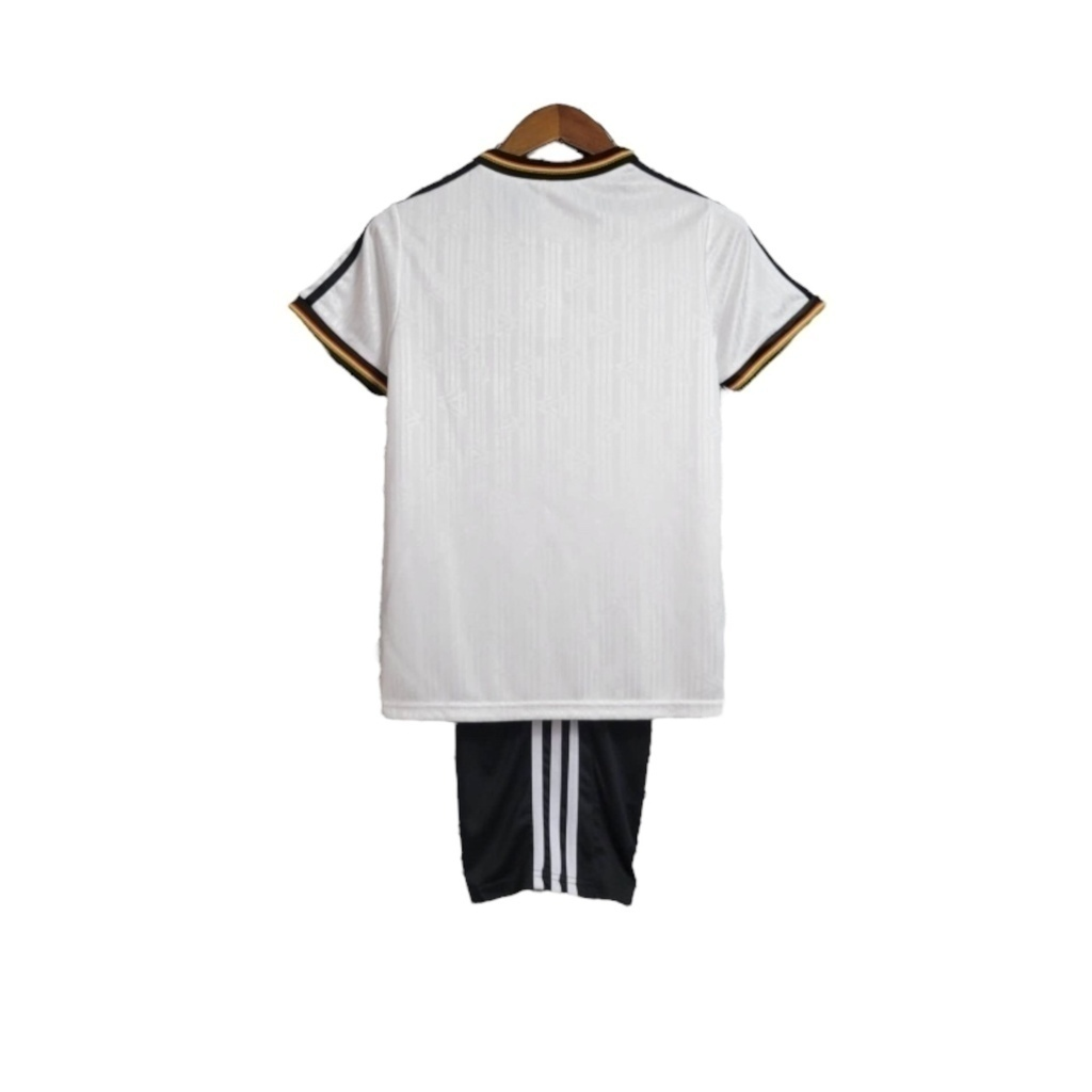 Conjunto Infantil Seleção da Alemanha I 1996 - Retrô Adidas - Branco com detalhes em amarelo e vermelho e preto
