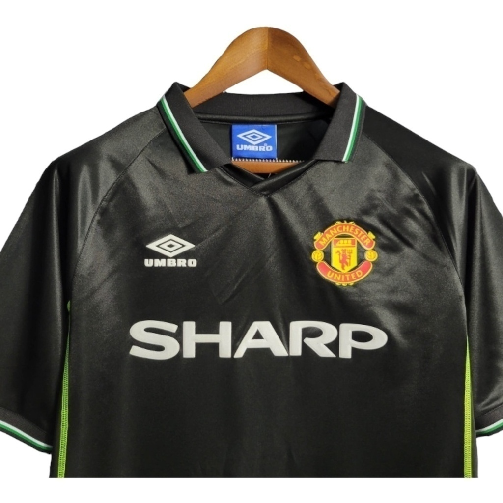 Camisa Manchester United 1998 - Retrô Umbro - Preta com detalhes em verde