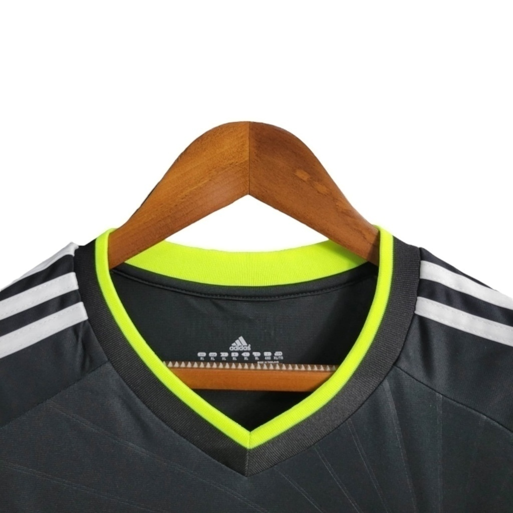 Camisa Real Madrid II 2010/2011 - Retrô Adidas - Preta com detalhes em branco e verde limão