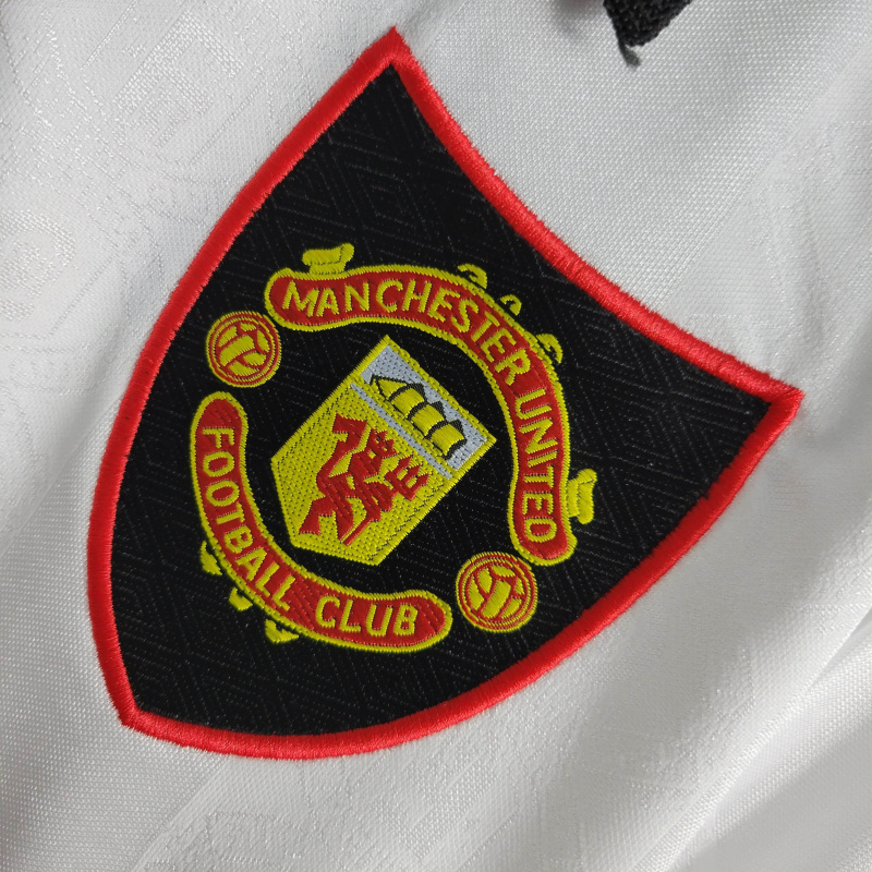 Camisa Manchester United 1998/1999 - Retrô Umbro - Branca com detalhes em preto e vermelho