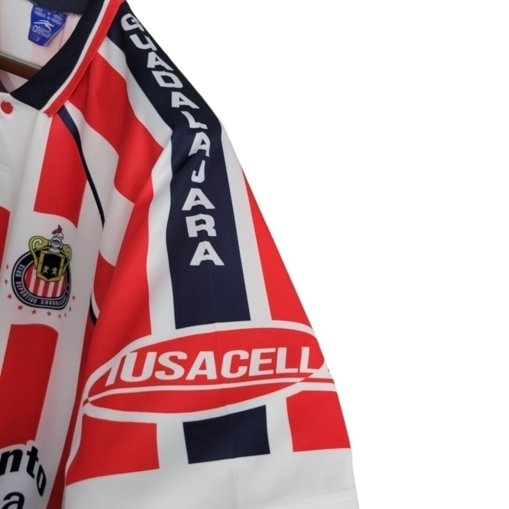 Camisa Chivas Guadalajara 2002/2003 - Retrô Atlética - Branca com detalhes em vermelho e azul