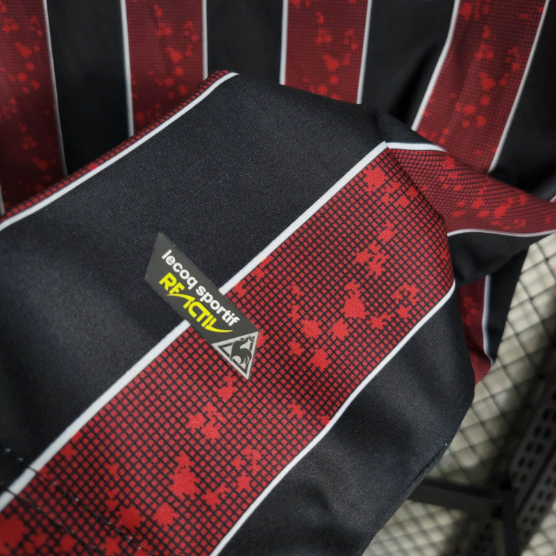 Camisa Manchester City II 2007/2008 - Retrô - Preta com detalhes em vermelho