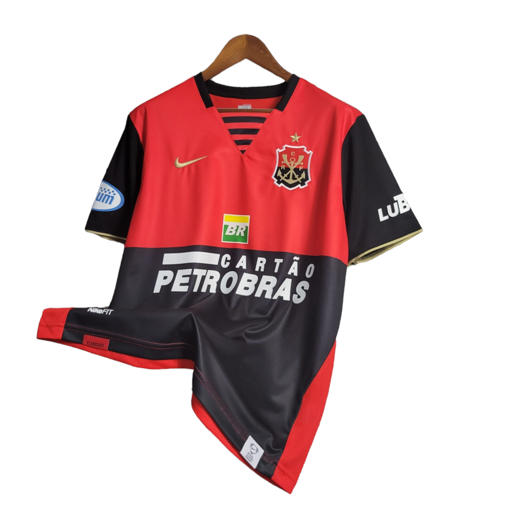 Camisa Flamengo I 2007/2008 - Retrô Nike - Vermelha e preta com detalhes em dourado no escudo