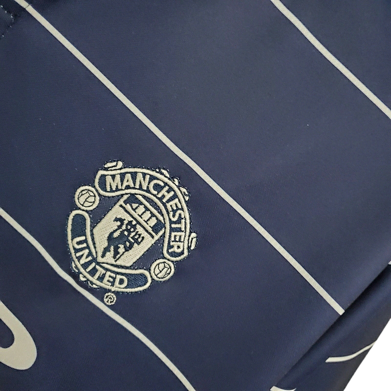 Camisa Manchester United 1999/2000 - Retrô Umbro - Azul