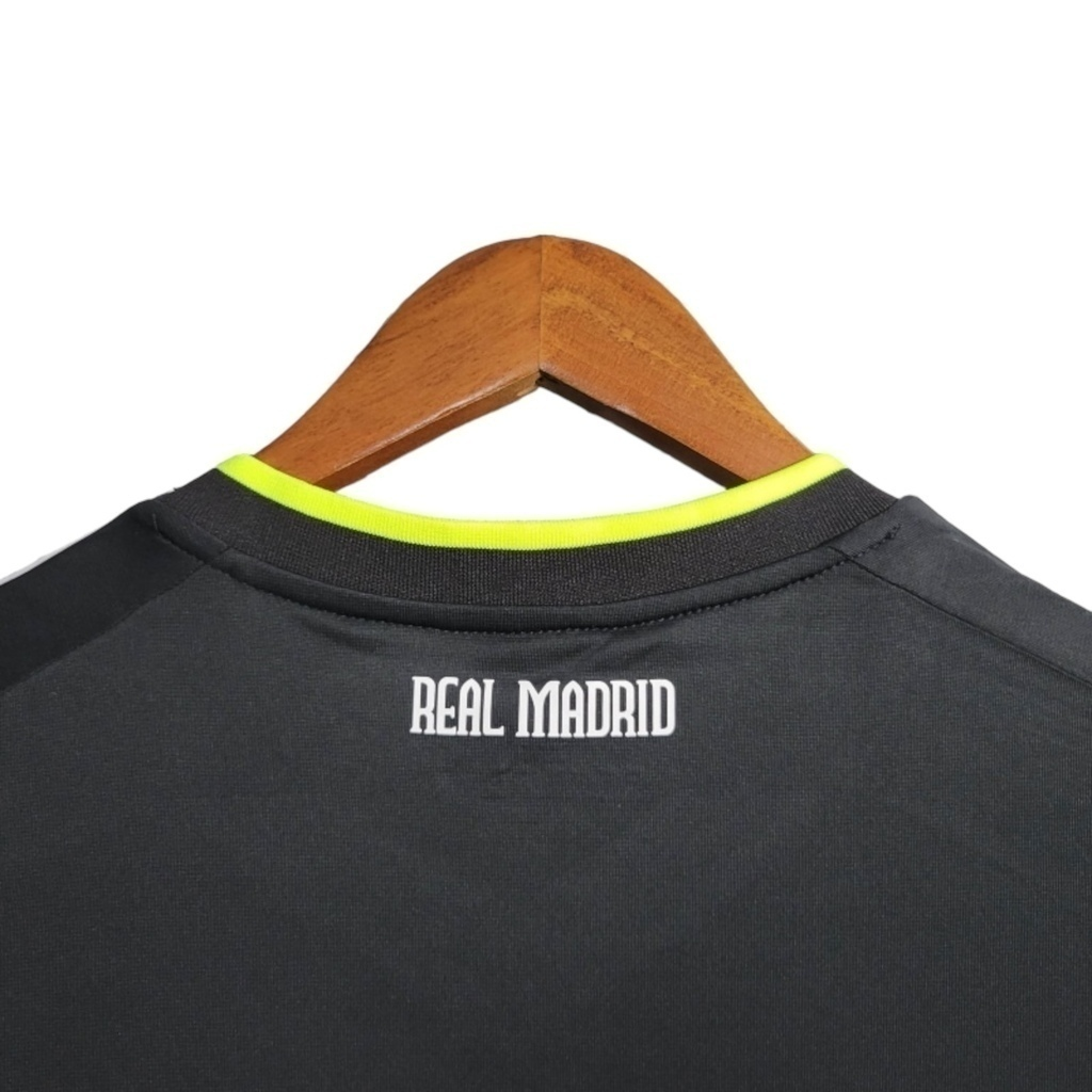 Camisa Real Madrid II 2010/2011 - Retrô Adidas - Preta com detalhes em branco e verde limão