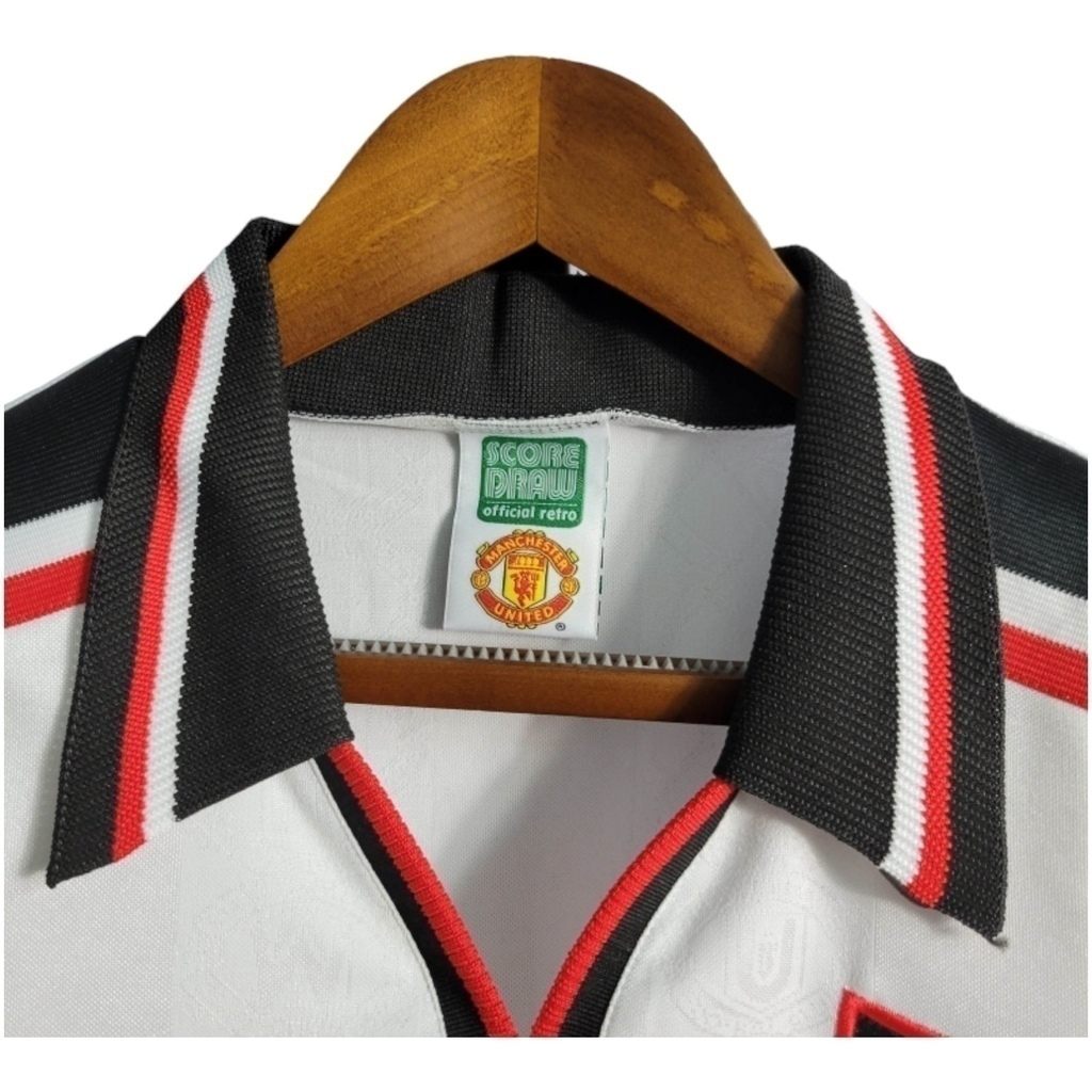 Camisa Manchester United 1998/1999 - Retrô Umbro - Branca com detalhes em preto e vermelho