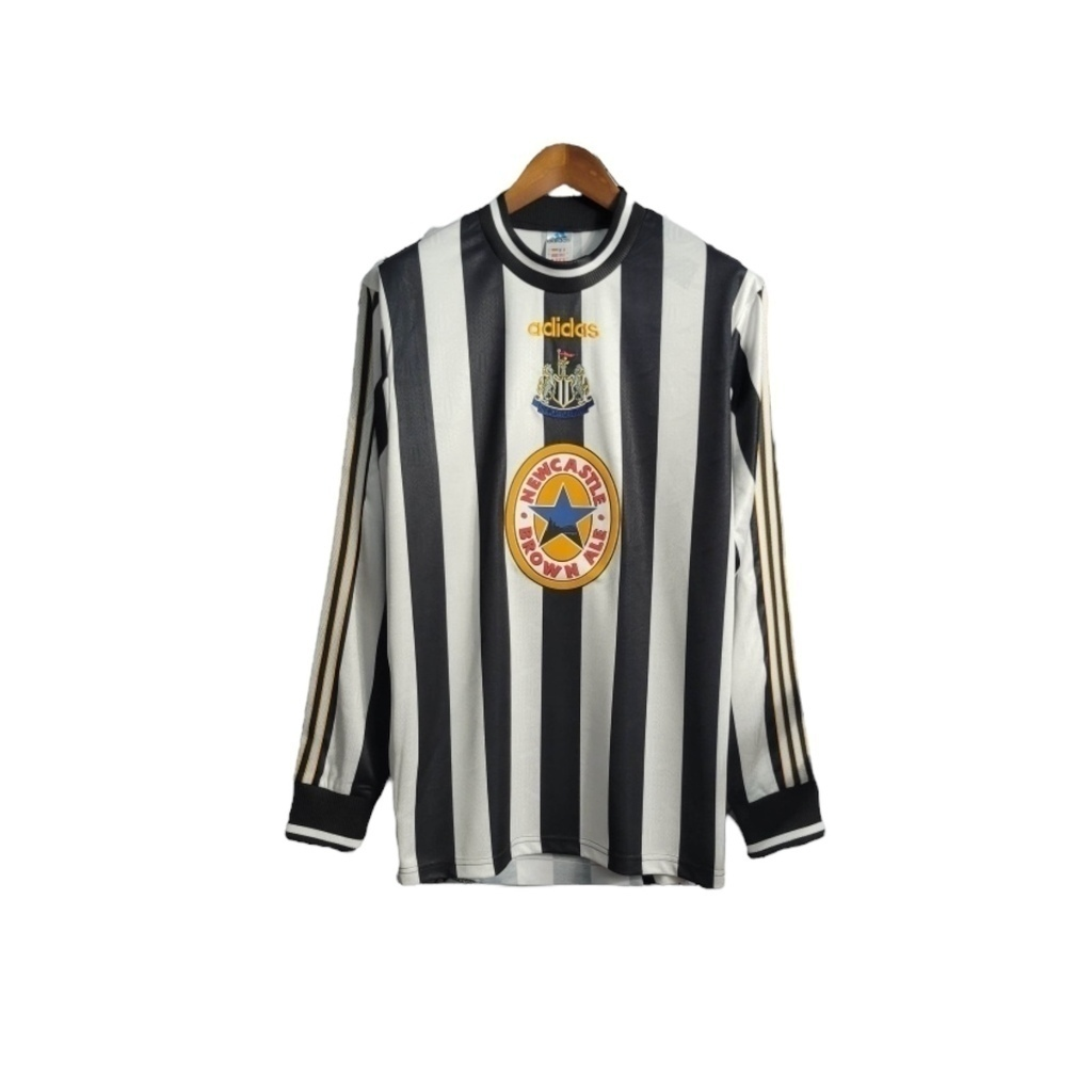 Camisa Newcastle 1995/1997 Manga Longa - Retrô Adidas - Preta com listras pretas e detalhes em amarelo