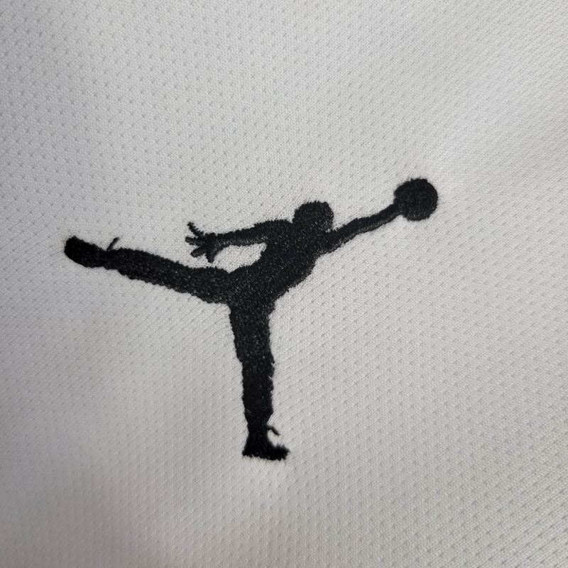 Camisa Paris Saint-Germain Edição Champions League 2018/2019 Manga Longa - Retrô Jordan - Branca com detalhes em branco e vermelho e preto