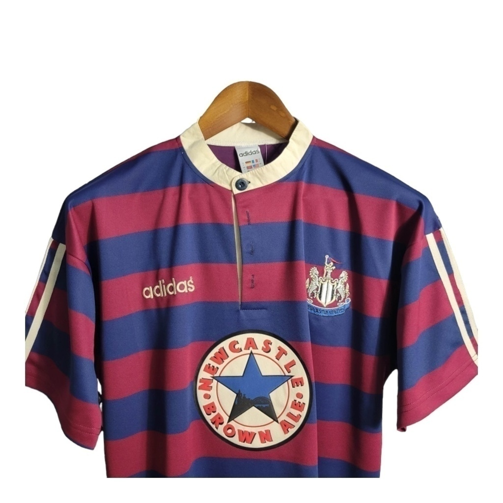 Camisa Newcastle II 1995/1996 - Retrô Adidas - Azul com listras vinho e detalhes em bege
