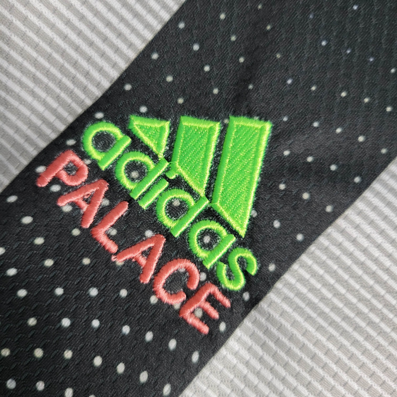 Camisa Juventus Edição Especial 2019/2020 - Retrô Adidas - Branca com detalhes em preto e verde e laranja