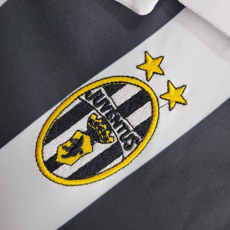 Camisa Juventus I 1999/2000 Manga Longa - Retrô Kappa - Preta e branca