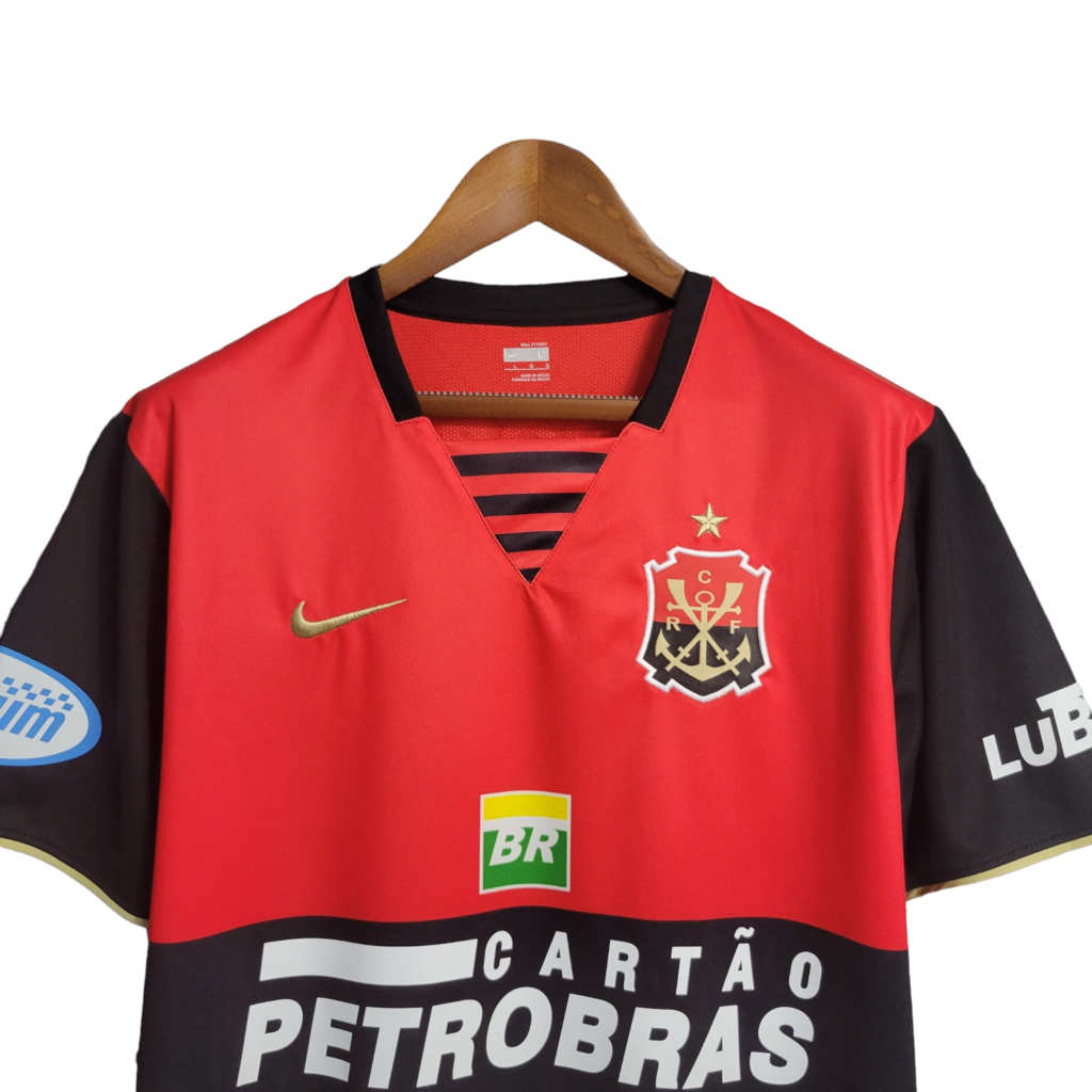 Camisa Flamengo I 2007/2008 - Retrô Nike - Vermelha e preta com detalhes em dourado no escudo