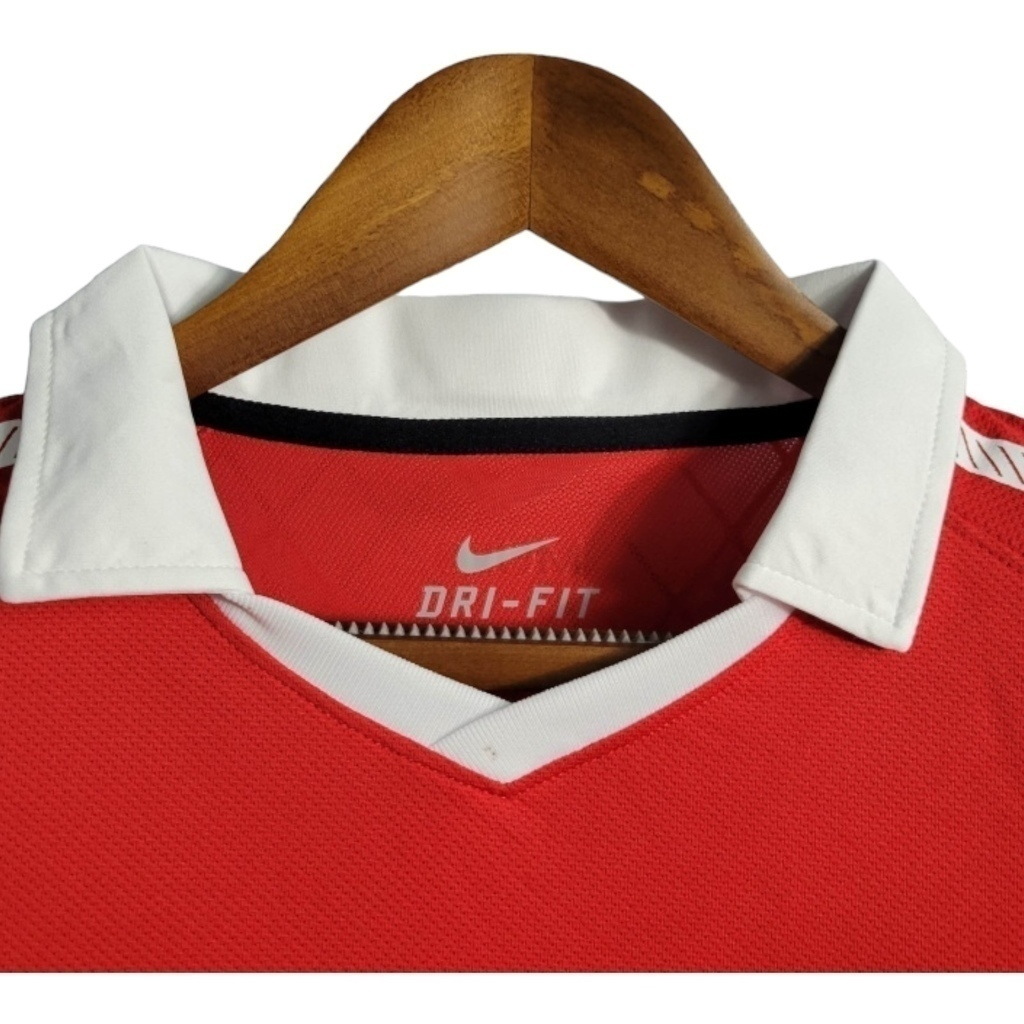 Camisa Manchester United 2010/2011 - Retrô Nike - Vermelha com detalhes em branco