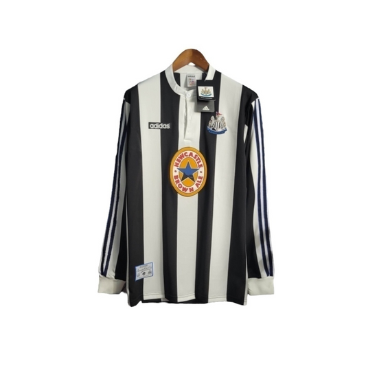 Camisa Newcastle 1997/1999 I Manga Longa - Retrô Adidas - Branca com listras pretas e detalhes em azul