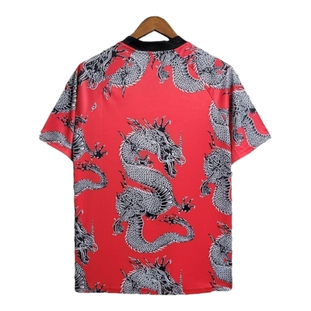 Camisa Manchester United Edição Especial Ano Novo Chinês 2020/2021 - Retrô Adidas - Vermelha com detalhes em preto e branco