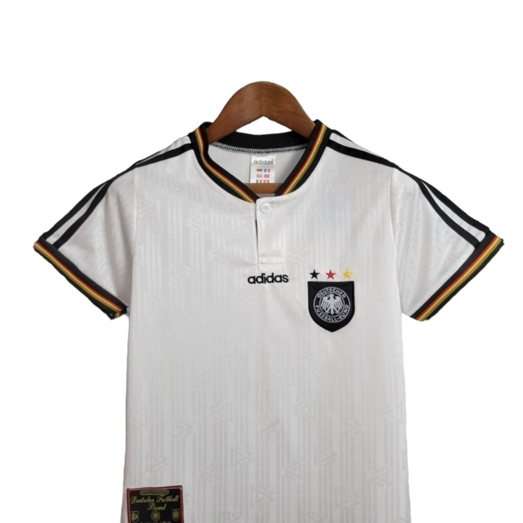Conjunto Infantil Seleção da Alemanha I 1996 - Retrô Adidas - Branco com detalhes em amarelo e vermelho e preto