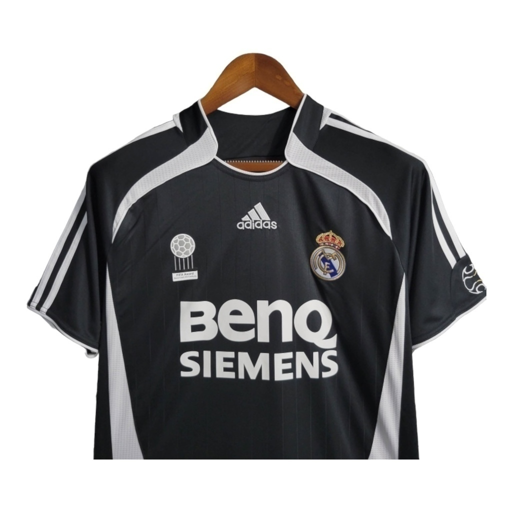 Camisa Real Madrid 2006/2007 - Retrô Adidas - Preta com detalhes em branco